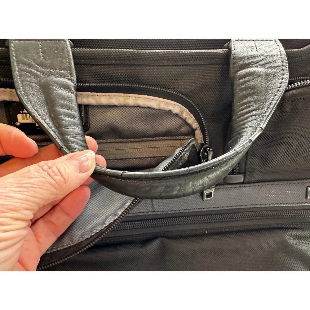 Tumi Alpha Medium laptop briefcase Bag leather details mens unisex